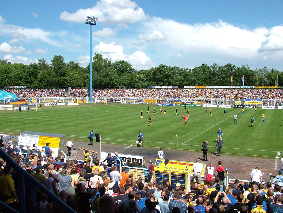 Das gutbesuchte Bruno-Plache-Stadion